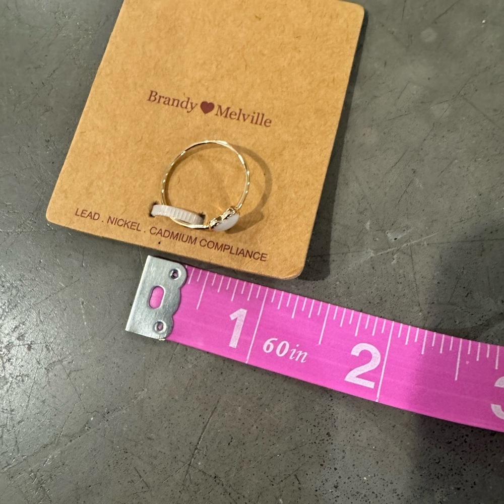 BRANDY MELVILLE White zipper Pouch with Cherry Print & white heart ring 🤍zoom in - Picture 7 of 7